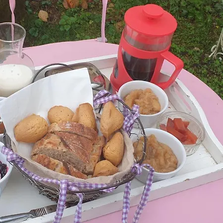 Domaine De La Maison D'aum 펜션 Bourrou